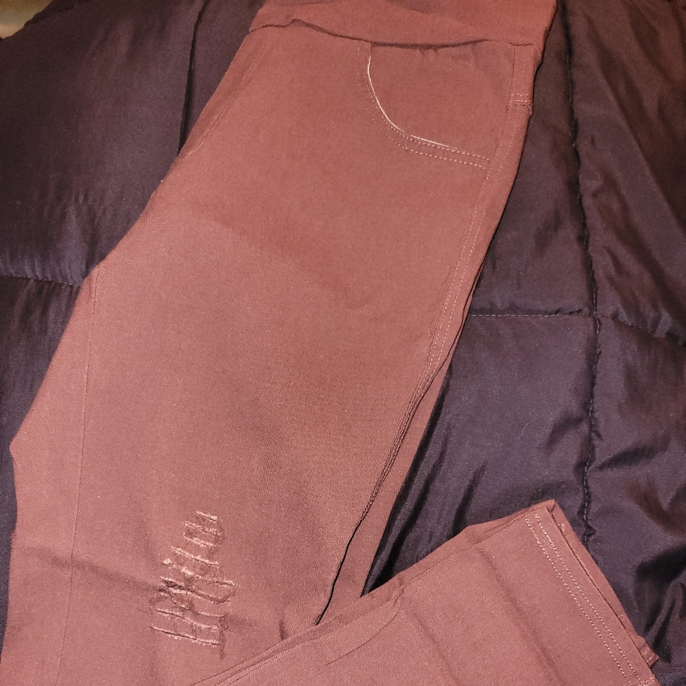 5/7 50% off bundles this week!  Dusty rose distressed jegging